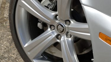 Jaguar XJ 2.7D Sport wheel