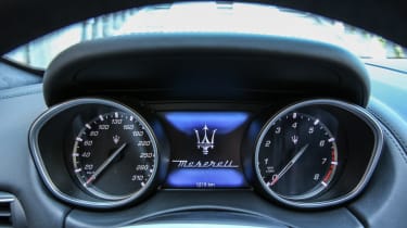 Maserati Levante SUV - instruments