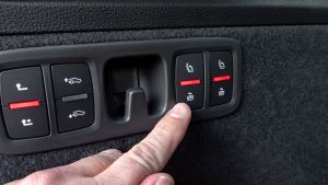 Audi SQ7 - seat folding buttons