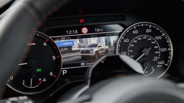 Mitsubishi L200 - dials