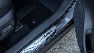 Toyota RAV4 plug-in hybrid - sill