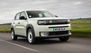 Fiat Grande Panda Pop - front tracking 