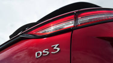 Volvo EX30 vs DS 3 E-Tense - DS 3 E-Tense rear light