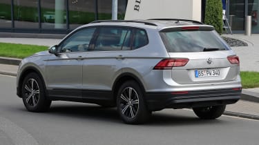 VW Tiguan XL 2017 side rear
