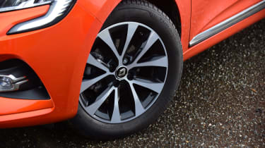 Renault Clio - wheels