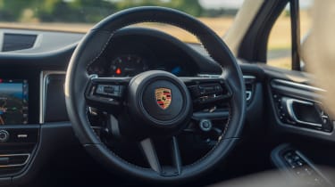 Porsche Macan T - steering wheel