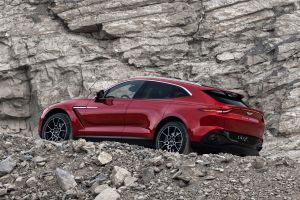 Aston Martin DBX - side off-road