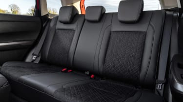 Suzuki Vitara Full Hybrid - rear seats