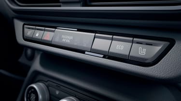 Dacia Jogger Hybrid 140 - buttons