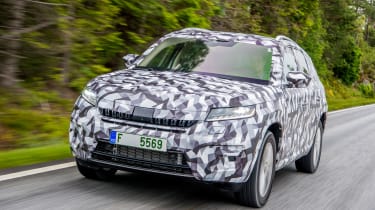 Skoda Kodiaq disguised - front tracking