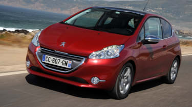 Peugeot 208 1.6 VTi Allure front tracking