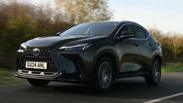 Lexus NX - front tracking 