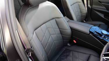 BMW i5 - front seats