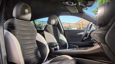 Alfa Romeo Tonale facelift - front seats