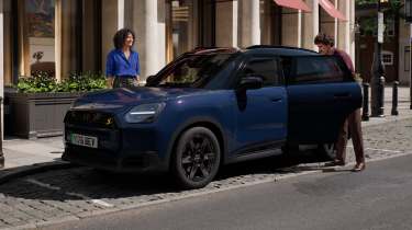 MINI Countryman SE Midnight Edition - front 3/4 static