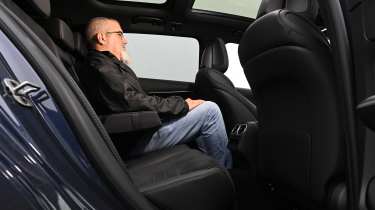 Mercedes C 300 e - rear seats