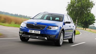 Skoda Octavia Scout 2014 front tracking