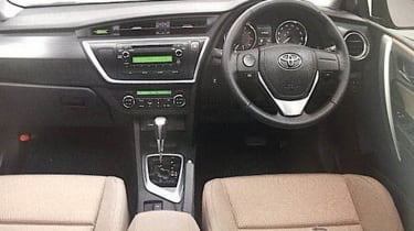 Toyota Auris spy interior