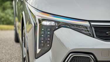 Kia K4 Sportswagon - headlight