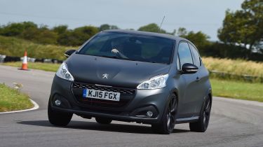 Peugeot 208 GTi - front cornering