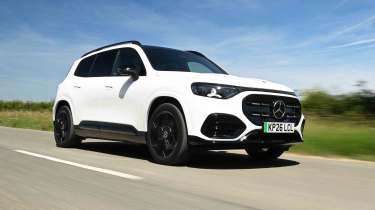 Mercedes GLB electric - front corner tracking