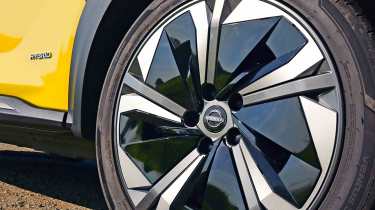 Nissan Juke - alloy wheel detail