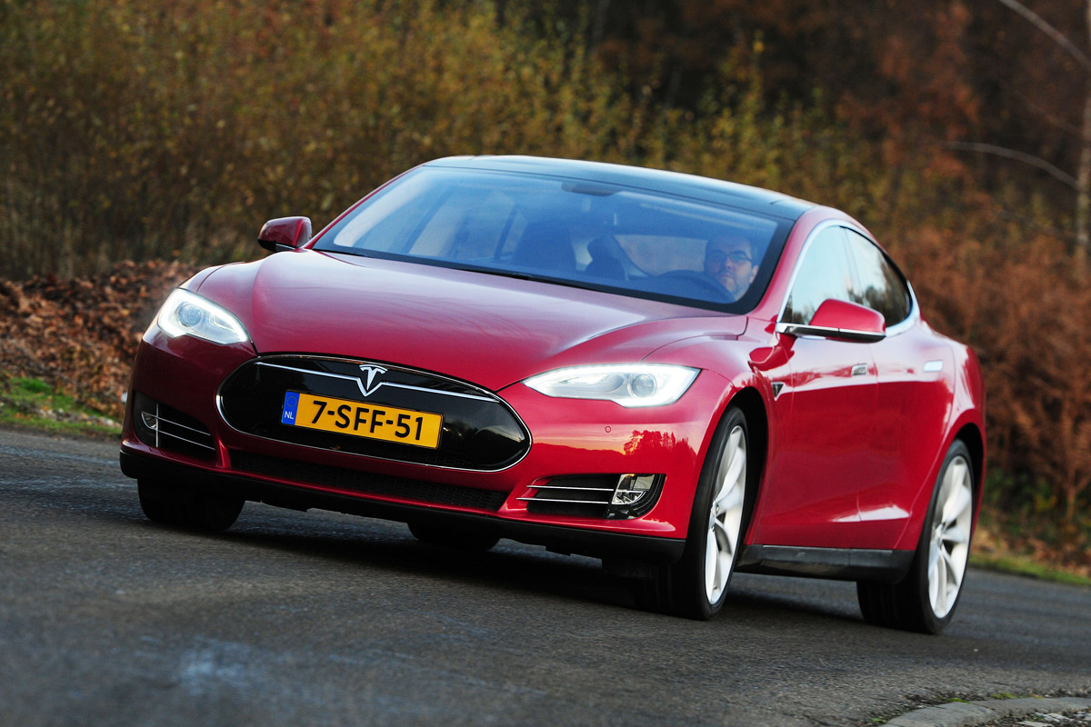 new tesla model s ludicrous mode is faster than falling