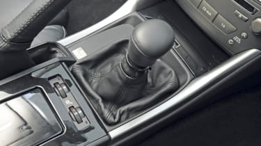 Lexus IS 200d SE gearstick