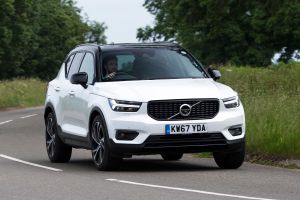 Volvo XC40 - front cornering