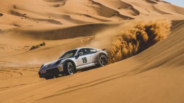 Porsche 911 Dakar - off-road