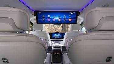 Mercedes VLE - rear screen
