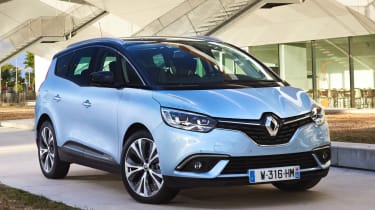 Renault Grand Scenic 2016 - front quarter 2