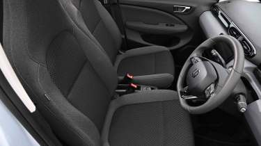 Leapmotor T03 - front seats