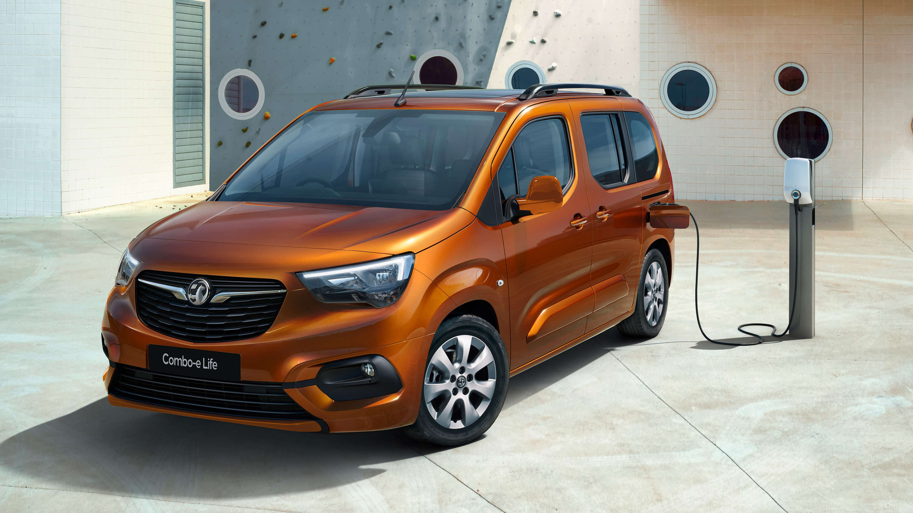 Electric Vauxhall Combo-e Life launched with 174 mile range | Auto Express