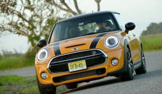 MINI Cooper S 2014 corner front