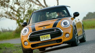 MINI Cooper S 2014 corner front