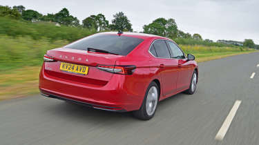 Skoda Superb - rear tracking