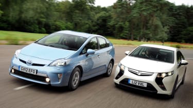 Toyota Prius Plug-in vs Vauxhall Ampera