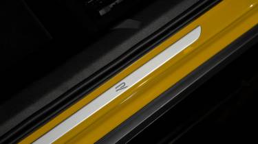 2025 Volkswagen T-Roc studio - sills