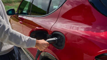 Alfa Romeo Tonale - charging