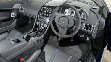 Aston Martin V8 Vantage S dash