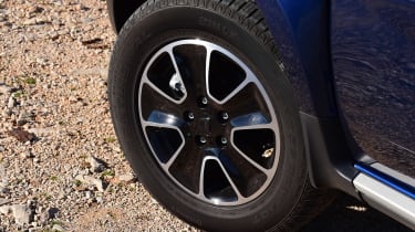 Dacia Duster facelift - wheel detail