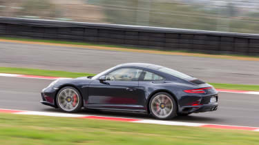 Porsche 911 Carrera 4S 2016 - side tracking 2