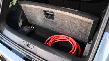 Peugeot E-5008 - cable storage