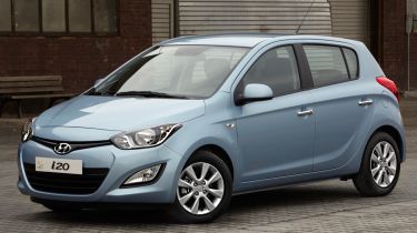 Hyundai i20 Blue front three-quarters