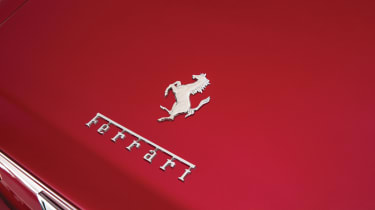 Ferrari 275 GTS/4 NART Spider - badge