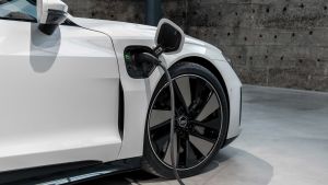 Audi e-tron GT - white charging