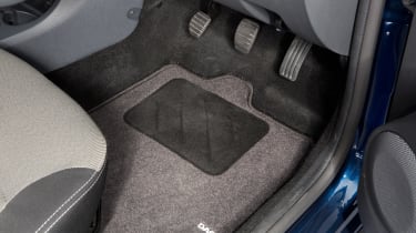 Used Dacia Duster - pedals