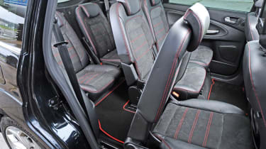 Ford S-MAX 2.0 TDCi Titanium rear seats