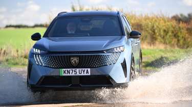 Peugeot E-5008 - through water